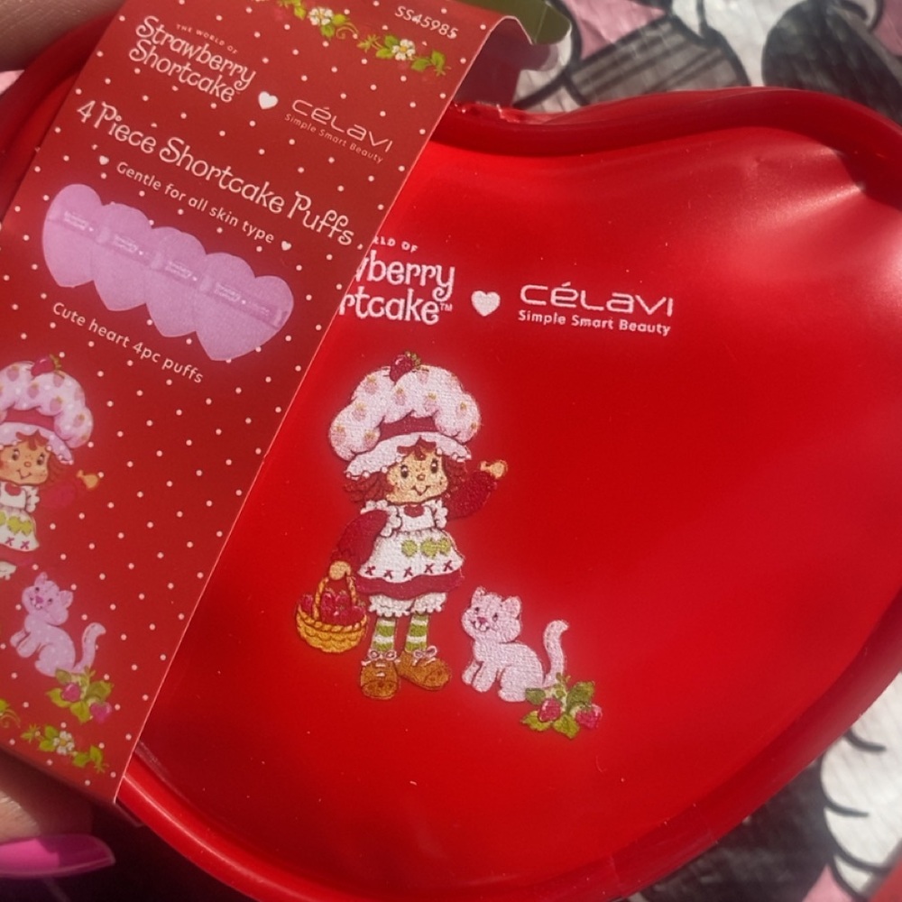 Strawberry Shortcake Red Heart Powder Puffs